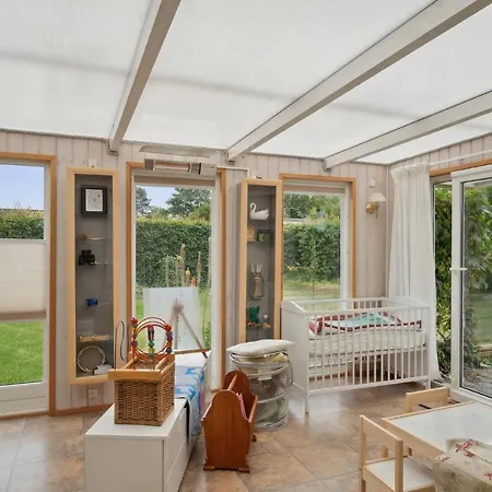 בית נופש 2 Bedroom Beautiful In