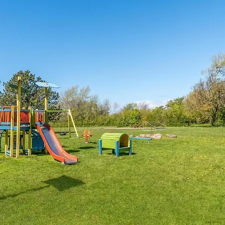 בית נופש 2 Bedroom Beautiful In סלאגלסה